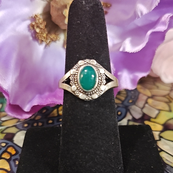 Source Unknown Jewelry - Green Chalcedony Gemstone Silver plated Ring - Size 6 3/4